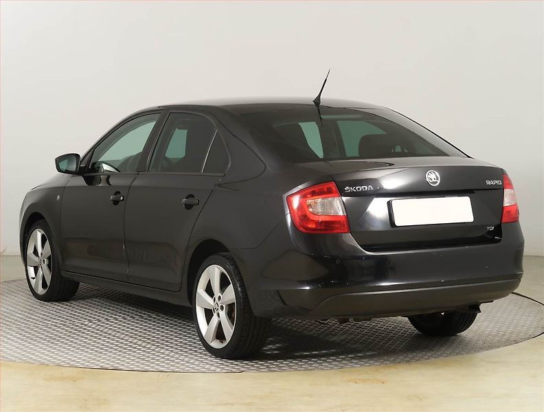Škoda Rapid (2013) 1.6 TDI, Park. senzory - fotka 4 z 17
