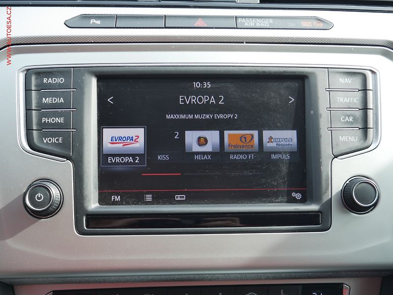 Volkswagen Passat (2015) 2.0TDi, AC, LED, park.asist - fotka 12 z 24