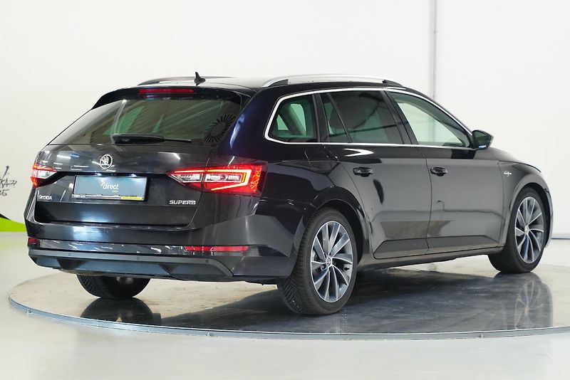 Škoda Superb - fotka 2 z 30