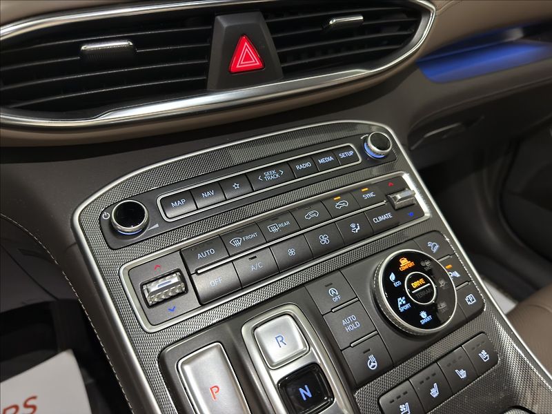 Hyundai Santa Fe 2,2   CRDI 4X4 PREMIUM 360 - fotka 17 z 37