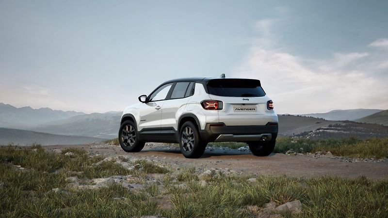 Jeep Avenger (2026) Altitude 1.2 Turbo e-Hybrid 11 - fotka 2 z 8