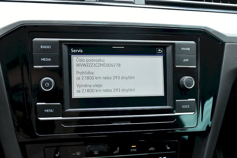 Volkswagen Passat (2021) BUSINESS 1.5 TSI 110kW - fotka 19 z 33