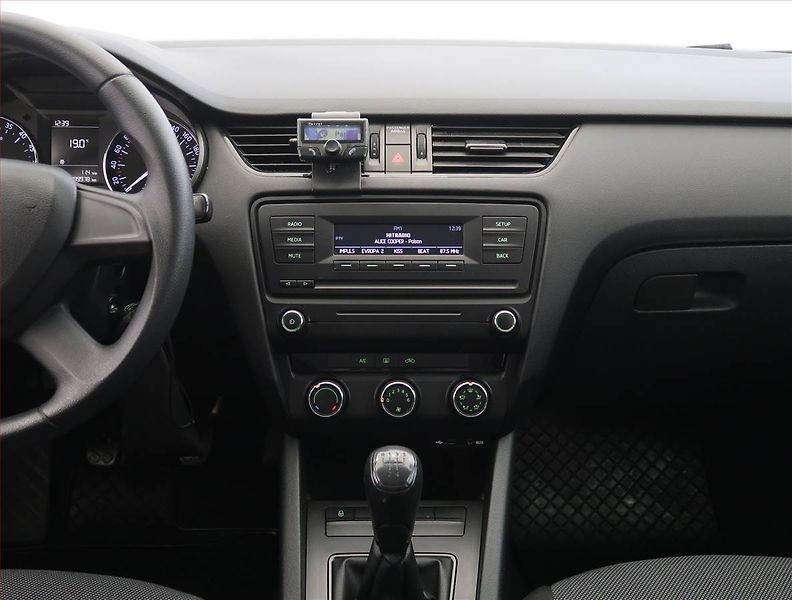 Škoda Octavia (2013) 1.6 TDI, Serv.kniha - fotka 12 z 16