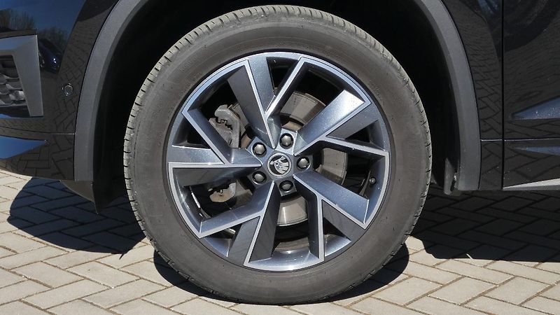 Škoda Kodiaq 2,0 TDI DSG 4x4 Sportline Excl - fotka 24 z 25