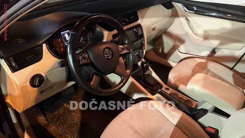 Škoda Octavia (2015) 1.8TSi, ČR, AT, bixen, autoAC - fotka 3 z 3