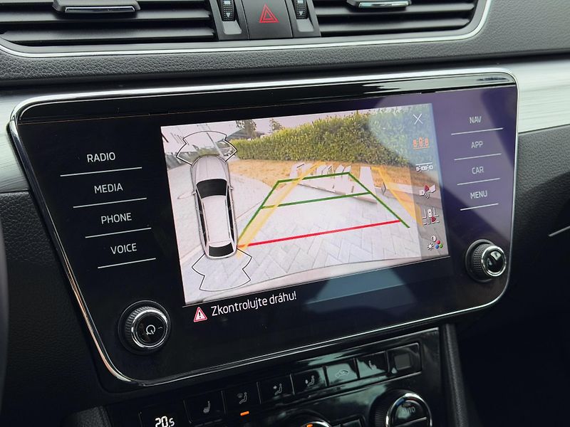 Škoda Superb (2022) 2.0 TDi 110 kw/tažné/DPH - fotka 22 z 25