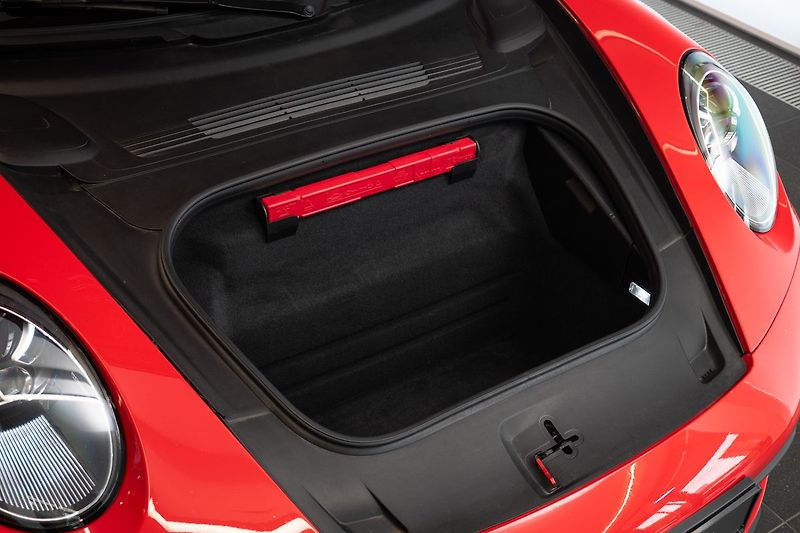 Porsche 911 Carrera 4S - fotka 17 z 24
