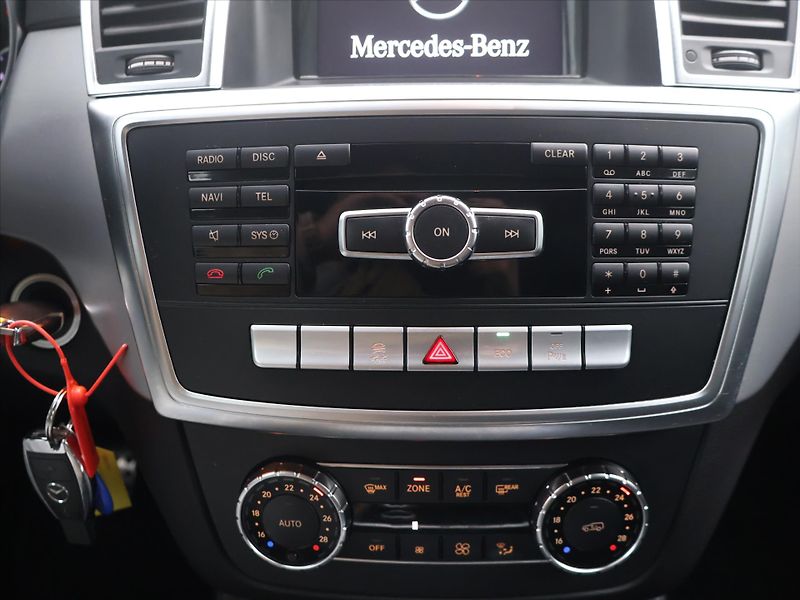 Mercedes-Benz Třídy M 3,0 190kW 350 BlueTec 4Matic C - fotka 22 z 33