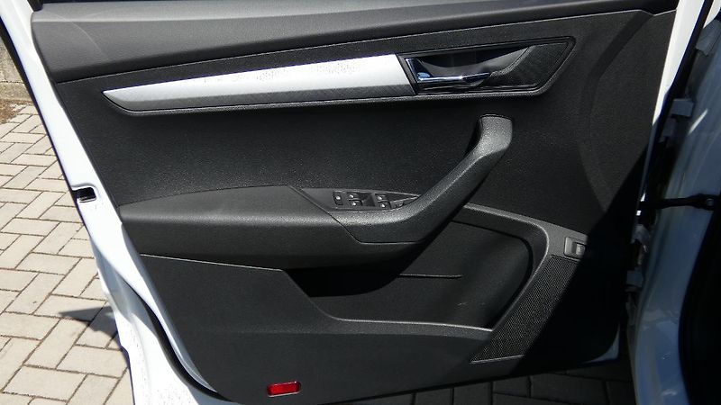 Škoda Karoq 1,5 TSI DSG Ambition - fotka 8 z 23