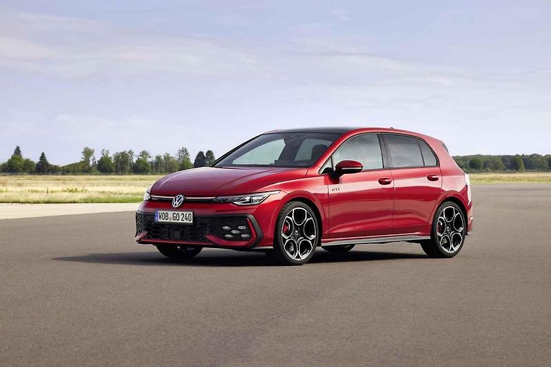 Golf je stále k mání ve verzích kombi, hatchback i GTI