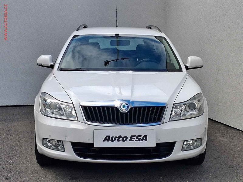 Škoda Octavia (2010) 1.2 TSI, Ambiente, DSG - fotka 2 z 18