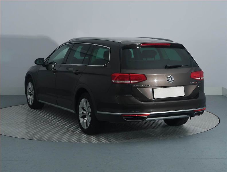 Volkswagen Passat (2017) 2.0 TDI, 4X4, Automat - fotka 4 z 14