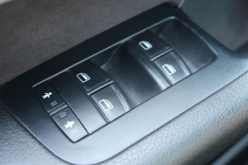 Audi A6 Allroad (2011) 3.0 TDI, 4X4, Automat, Navi - fotka 16 z 24