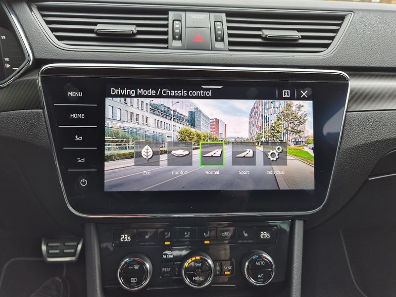 Škoda Superb Combi SPORTLINE 147kw DSG 19AL - fotka 28 z 49