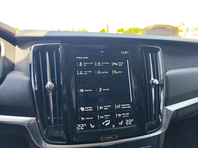 Volvo V90 D4 2.0/140kW Cross Country Mom - fotka 21 z 33