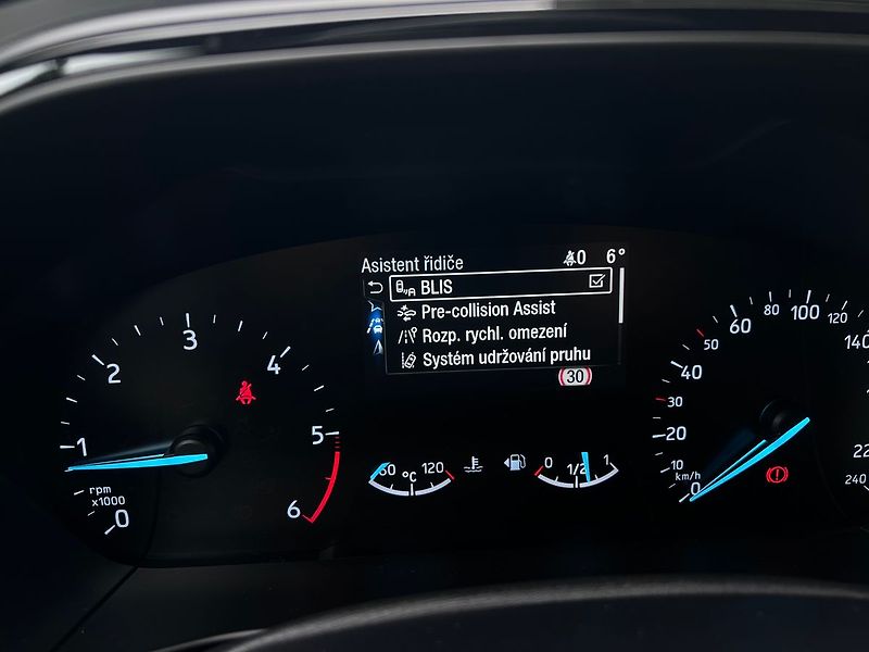 Ford Focus (2021) 1.5 TDCI ST-LINE - fotka 27 z 46