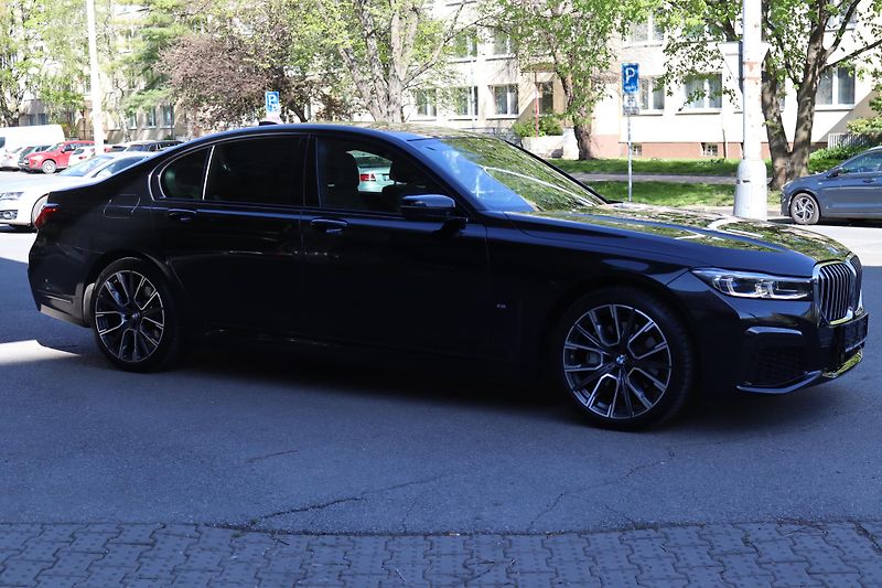 BMW Řada 7 730D XDRIVE M-PAKET G11 210kW - fotka 8 z 46