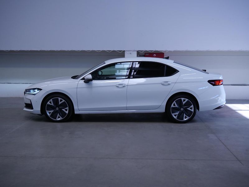 Škoda Superb - fotka 3 z 25