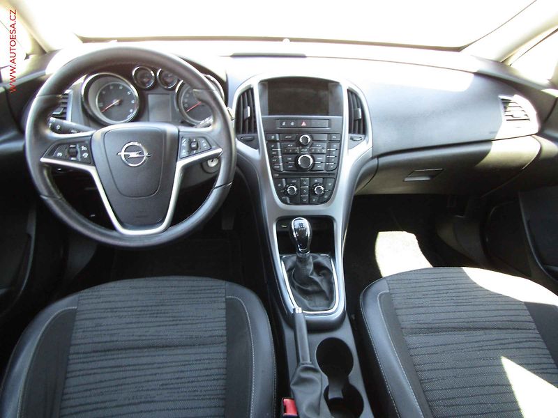 Opel Astra (2015) 1.6 CDTi, ČR, autoAC, temp - fotka 8 z 16