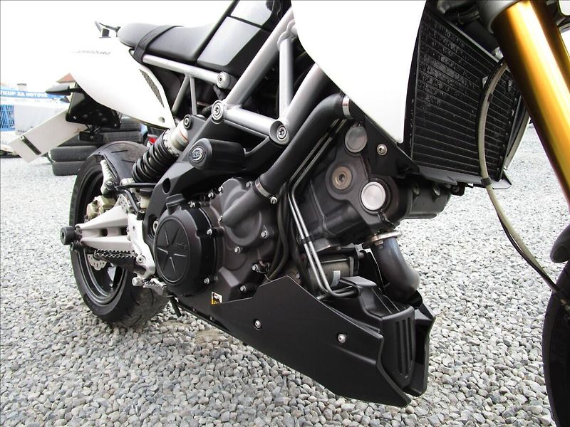 Aprilia 750 ABS  Dorsoduro - fotka 13 z 25
