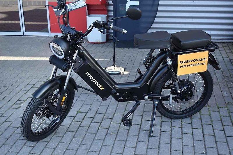 Také Jawa přivezla na výstavu novinku