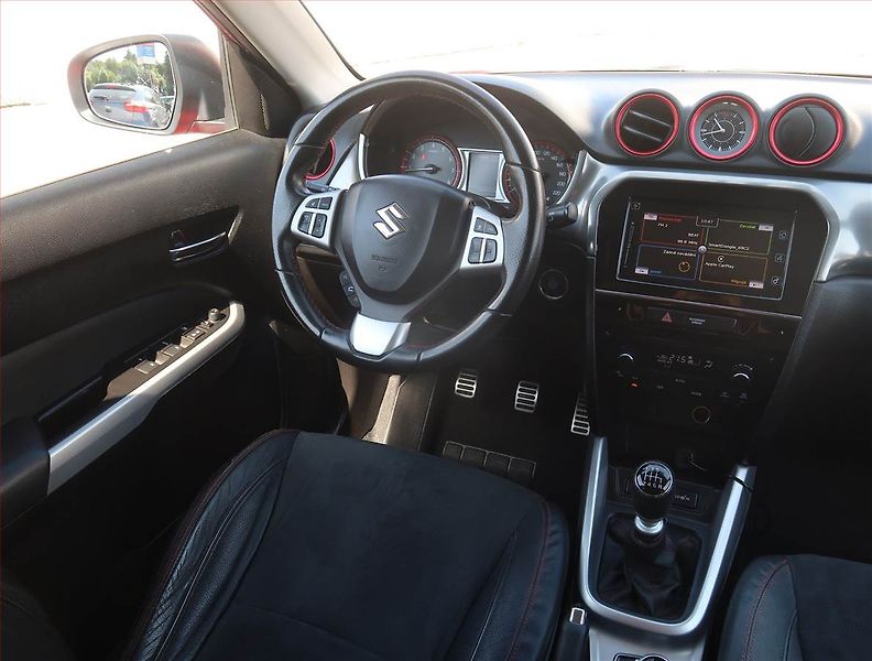 Suzuki Vitara (2016) S 1.4 BoosterJet, 4X4 - fotka 7 z 21