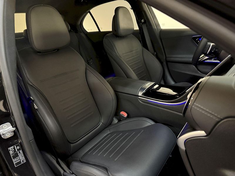 Mercedes-Benz Třídy C C200 AMG FCL CZ 1.maj. - fotka 40 z 42