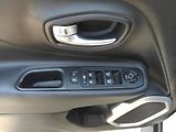 Jeep Renegade 1.4MultiAir, Limited, Tempomat - náhled 24