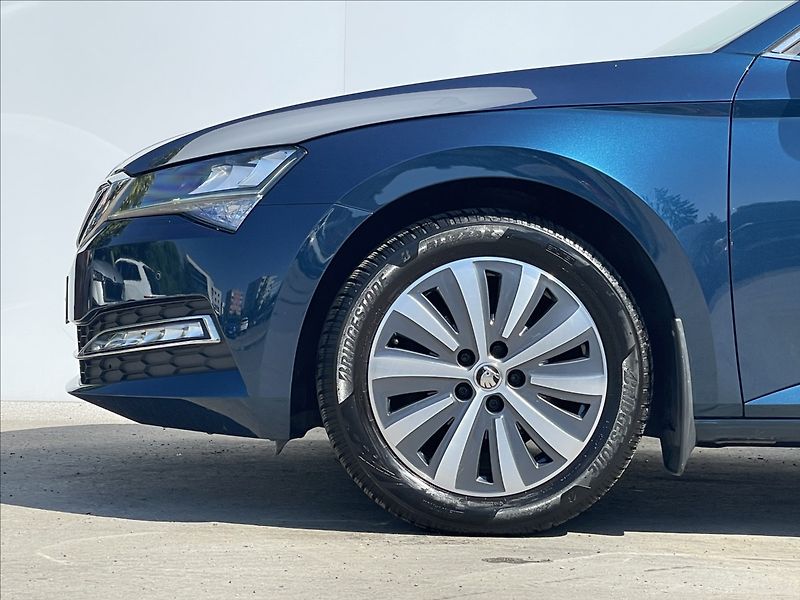 Škoda Superb 2,0 TDI Style NAVI+Kamera 360° - fotka 19 z 23
