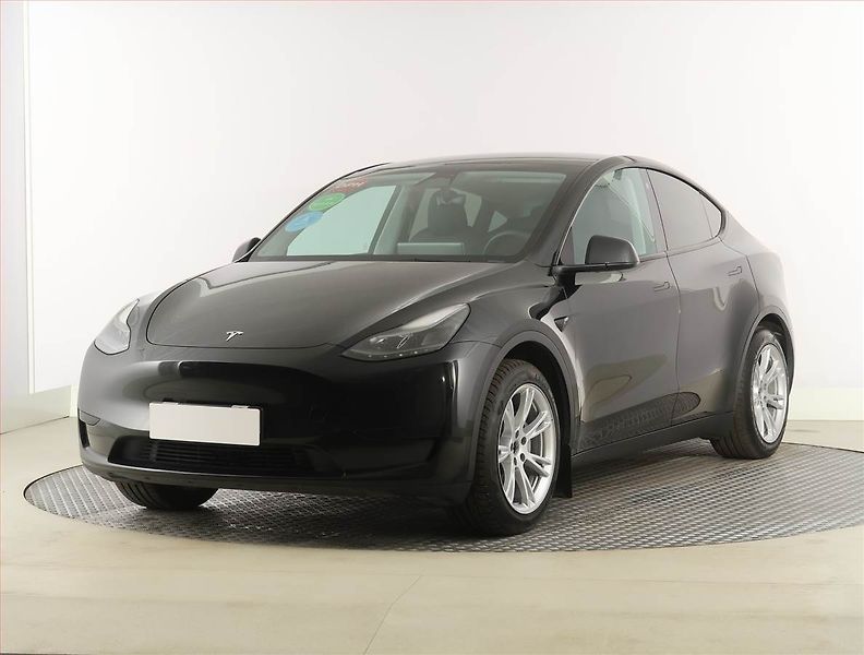 Tesla Model Y (2023) Standard LFP 64kWh, SoH 94% - fotka 2 z 31