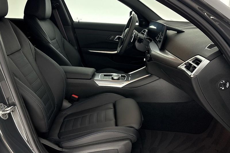 BMW Řada 3 řady 3 | 330d xDrive - fotka 12 z 24