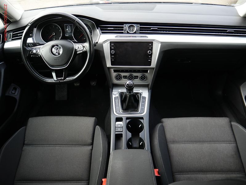 Volkswagen Passat (2017) 1.4 TSi, Comfortline, navi - fotka 7 z 19