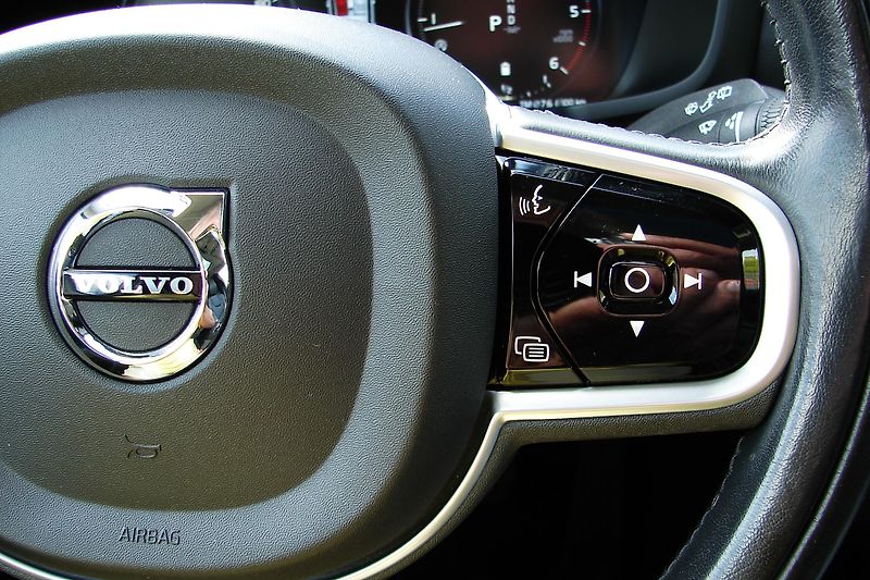 Volvo V60 CC 2.0B4 AWD MildHybrid ZADÁN! - fotka 24 z 46