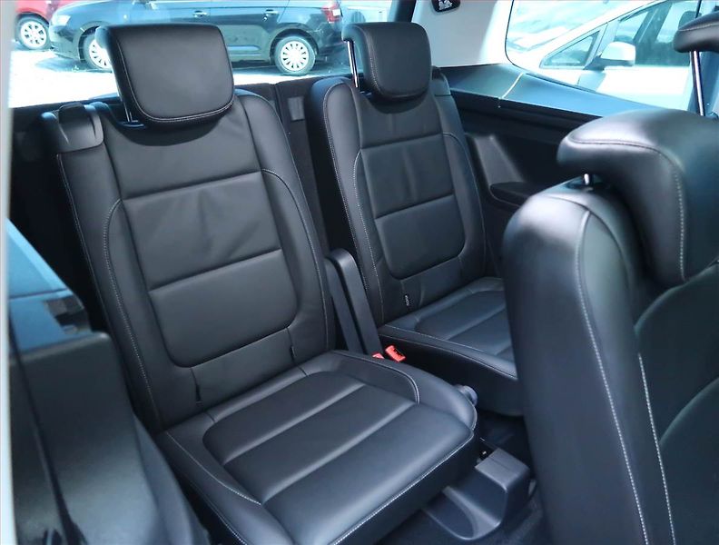Volkswagen Sharan (2018) Highline 2.0 TDI BMT, 7 míst - fotka 21 z 23