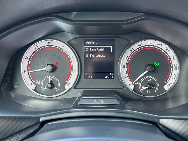 Škoda Kamiq (2023) 1.0 TSI 81 kW Monte Carlo DSG - fotka 15 z 32
