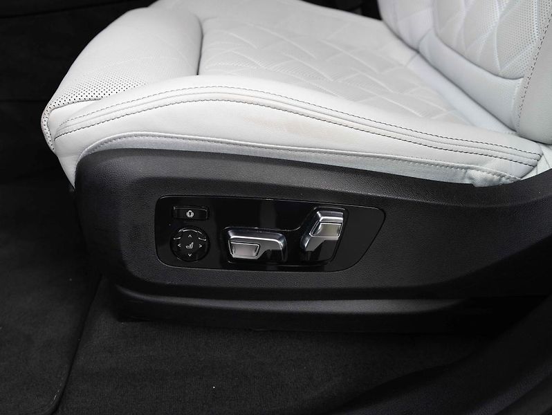 BMW X5 xDrive30d - fotka 21 z 22