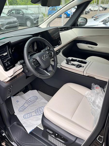 (2025) VIP 4 seats EXECUTIVE | MAX - fotka 9 z 12