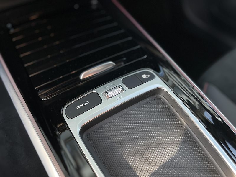 Mercedes-Benz GLB 200d 4Matic - fotka 31 z 32