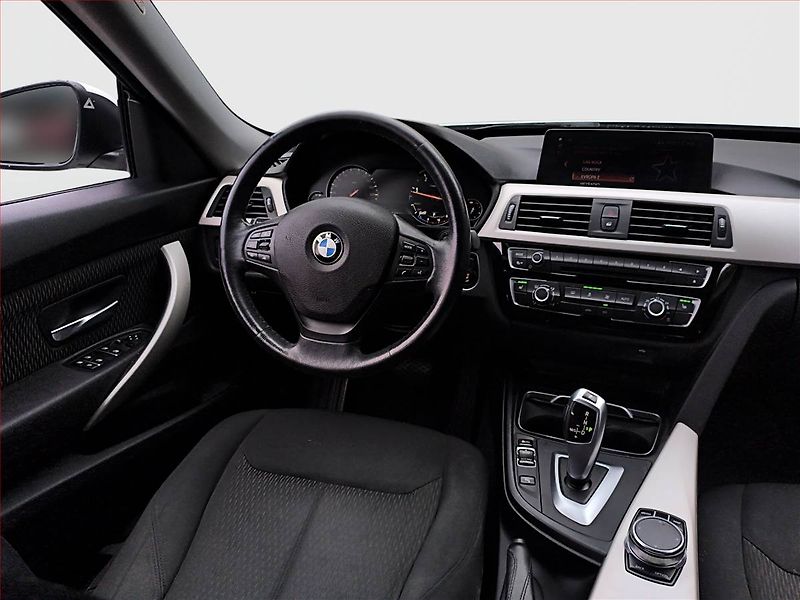 BMW Řada 3 (2019) 320d xDrive GT, 4X4, Automat - fotka 7 z 17