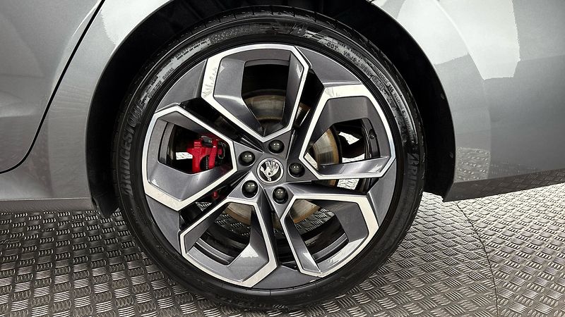 Škoda Octavia 2.0 TSI RS - fotka 19 z 27