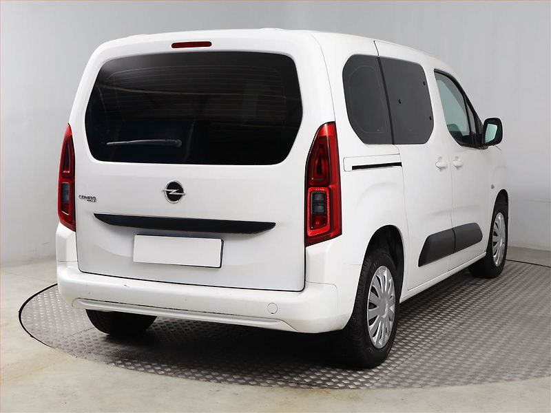 Opel Combo (2019) Enjoy 1.2 Turbo, 5Míst, ČR - fotka 5 z 13