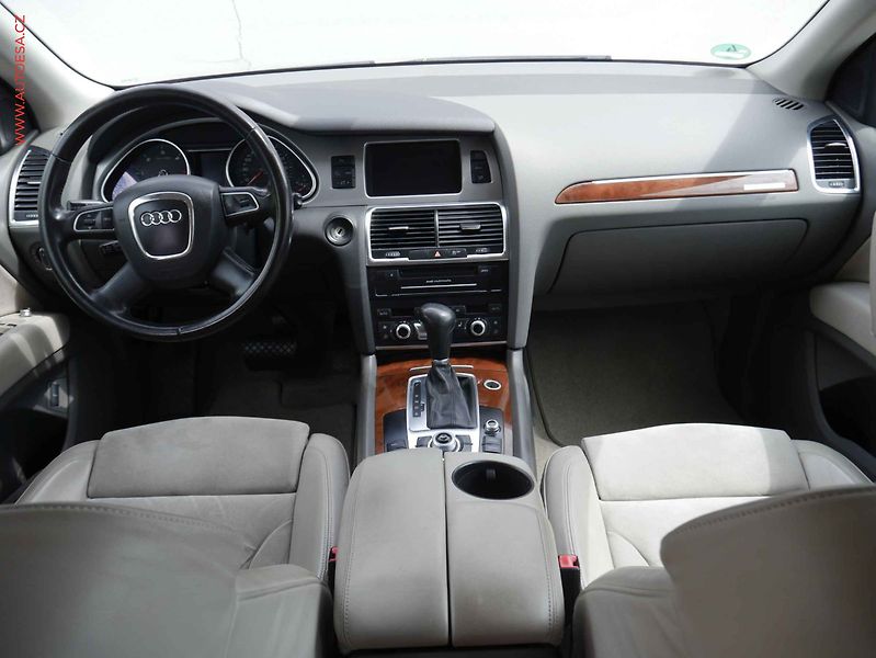 Audi Q7 (2010) 3.0 TDi Quattro, AT, TZ - fotka 8 z 17