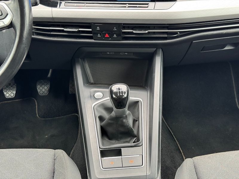 Volkswagen Golf (2020) Edition 1.5 TSI 96kW - fotka 21 z 31