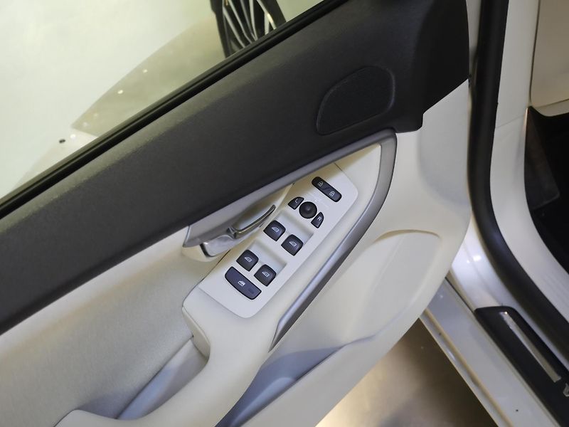 Volvo V40 - fotka 13 z 27