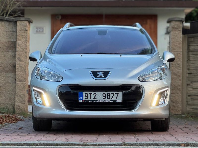 Peugeot 308 1.6i 1.MAJITEL ČR GARÁŽOVÁNO - fotka 2 z 26