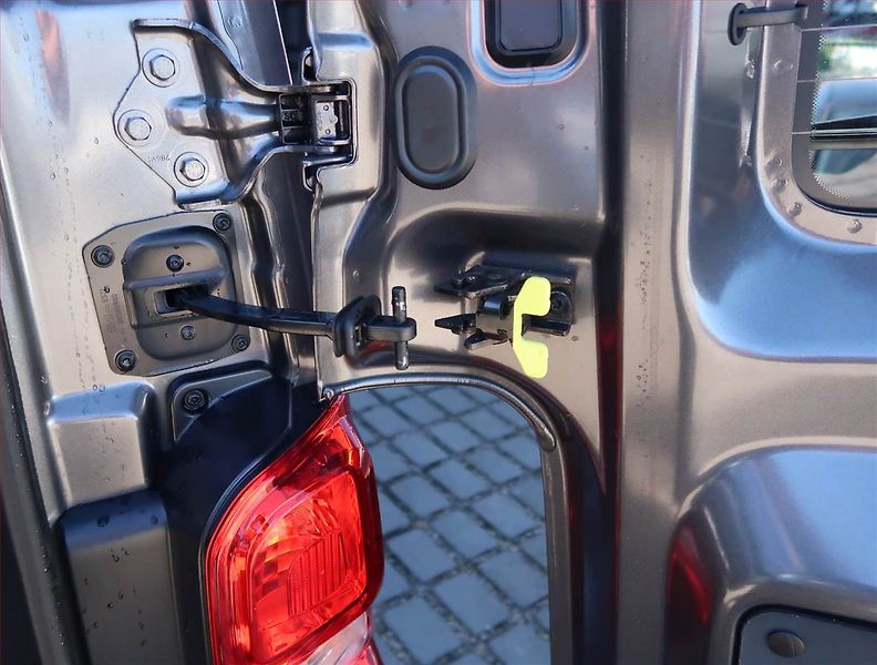 Opel Vivaro (2021) 1.5 CDTI, Bus, 9Míst, ČR, 1Maj - fotka 15 z 16