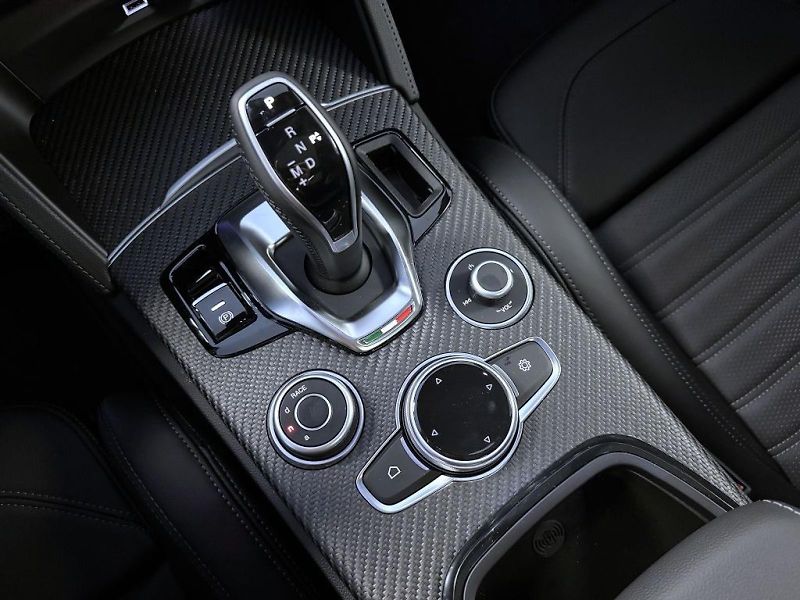 Alfa Romeo Stelvio (2026) 2.9 V6 BiTurbo 520k QV Carbon - fotka 17 z 25