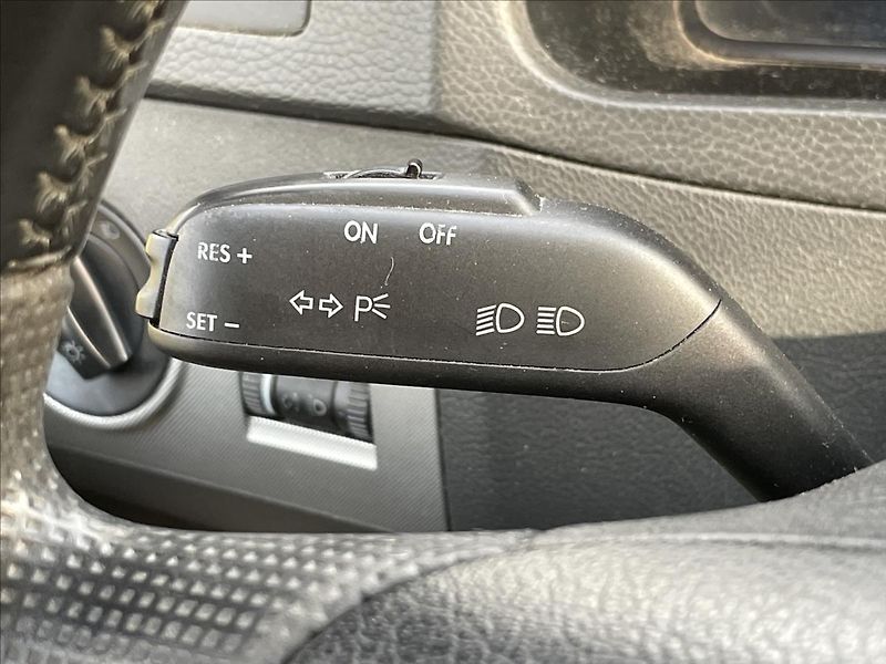 Volkswagen Multivan 2,5 TDI 95kW*tažné*aut. klima* - fotka 14 z 40