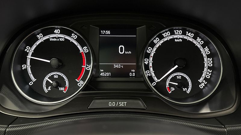 Škoda Fabia 1.0 TSI Black Combi - fotka 10 z 23