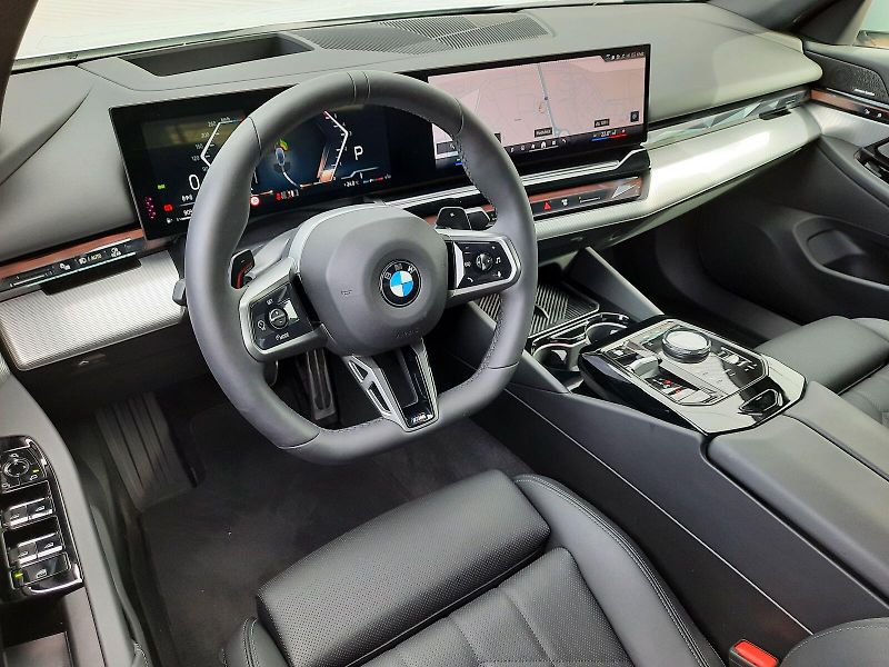 BMW Řada 5 (2025) 540d xDrive Sedan M Sport - fotka 13 z 17